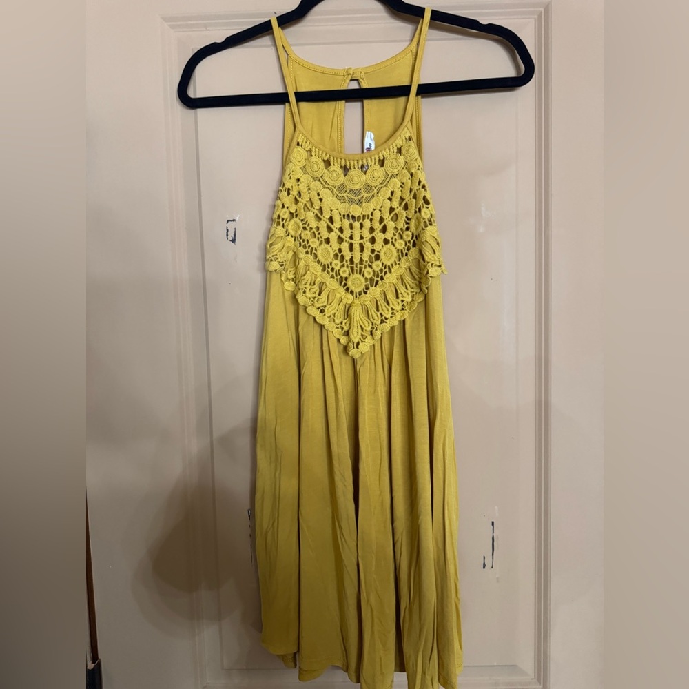 BeeGee yellow flowy tank
